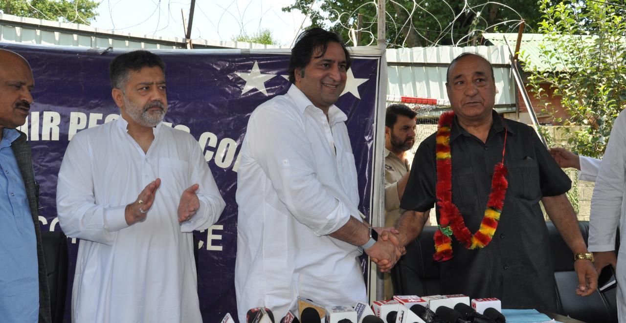 Senior Congress leader, ex-MLC Muzzafar Parray joins Peoples Conference
